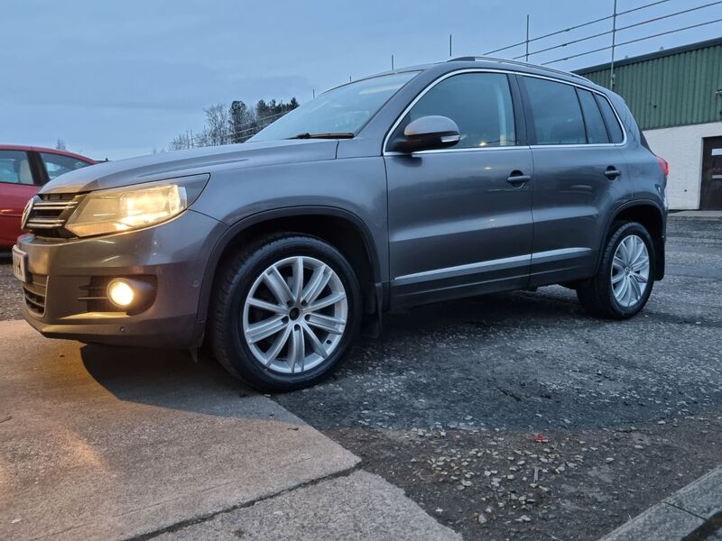 VOLKSWAGEN TIGUAN