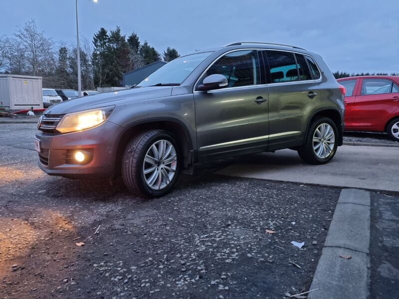 VOLKSWAGEN TIGUAN