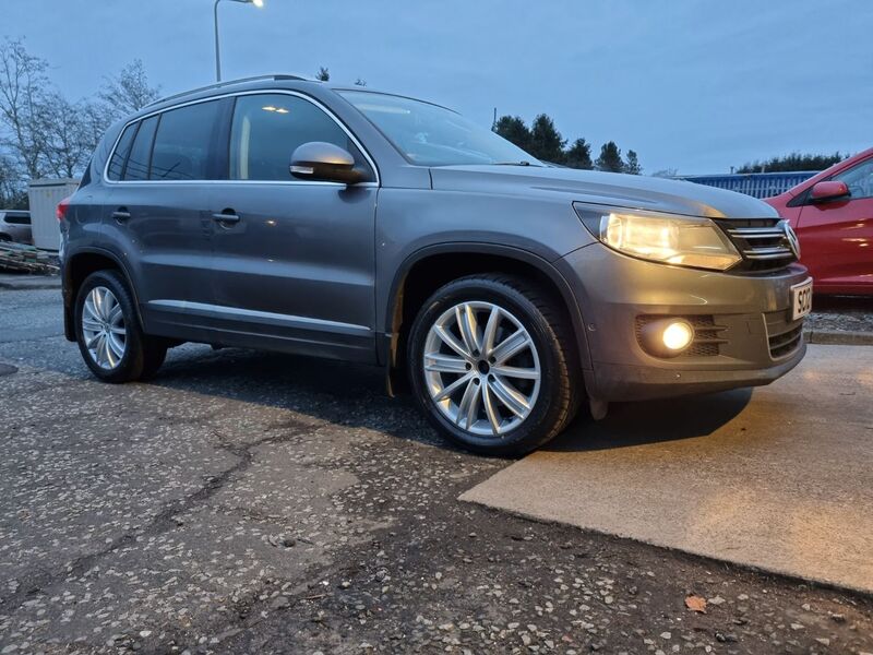 VOLKSWAGEN TIGUAN