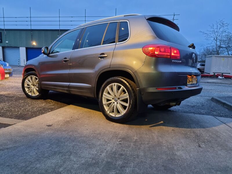 VOLKSWAGEN TIGUAN