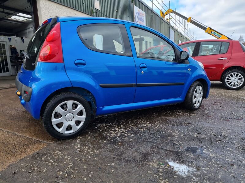PEUGEOT 107