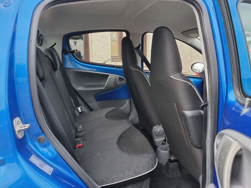 PEUGEOT 107