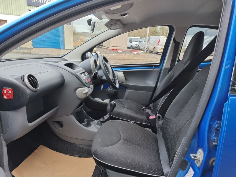 PEUGEOT 107