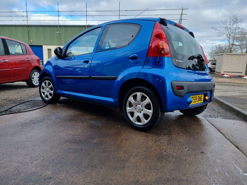 PEUGEOT 107