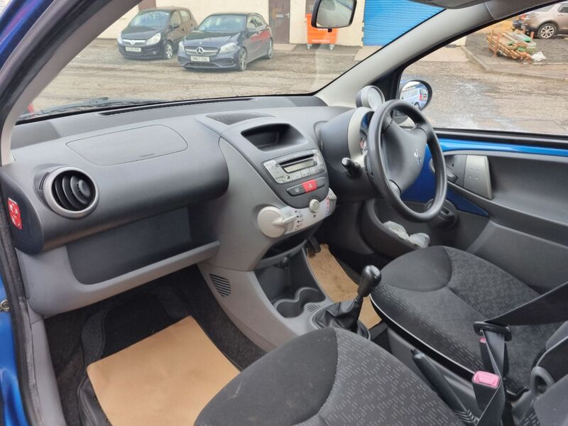 PEUGEOT 107