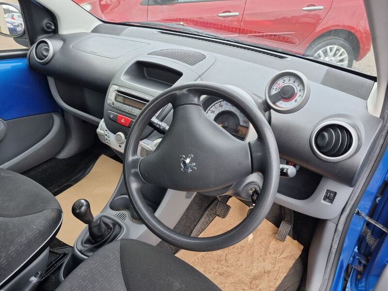 PEUGEOT 107