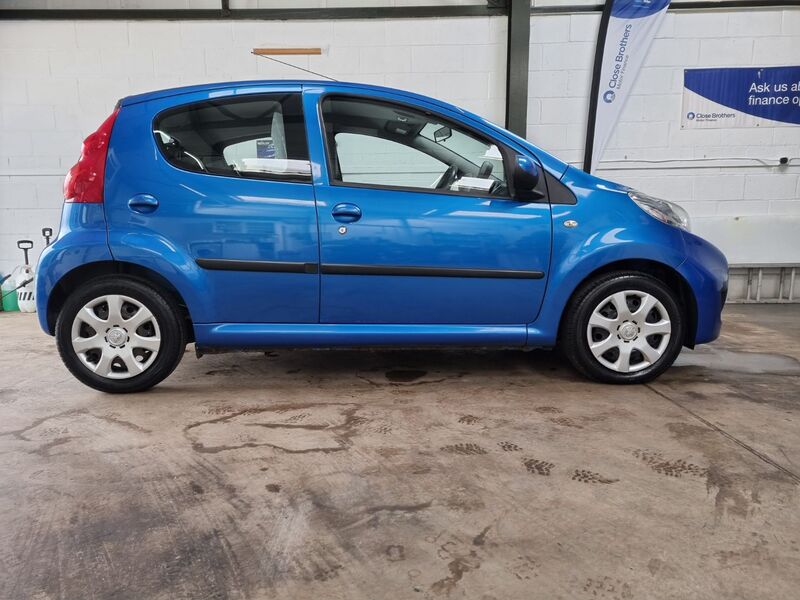 PEUGEOT 107