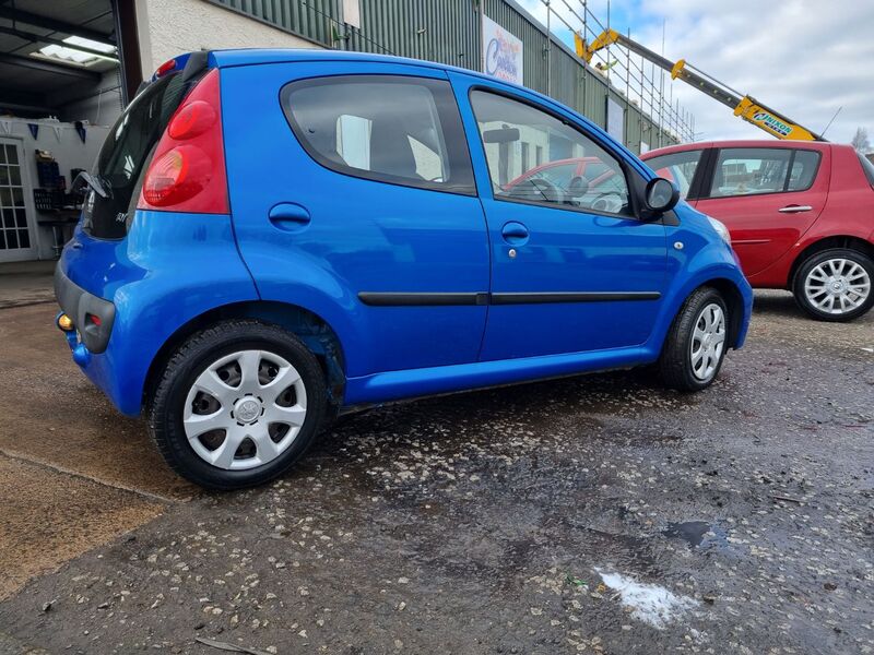 PEUGEOT 107