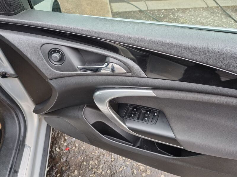 VAUXHALL INSIGNIA